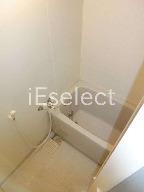 バス・シャワールーム　※リフォーム前の写真です。