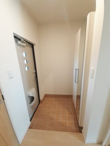 玄関　収納もある玄関です