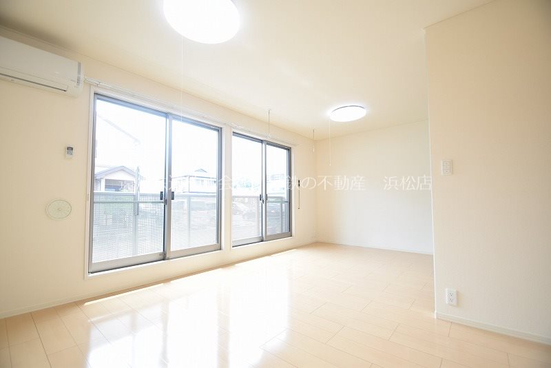 居室・リビング　写真は他のお部屋のものです。