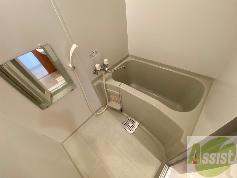 バス・シャワールーム　お風呂になります。一日の疲れを癒してくださいね。