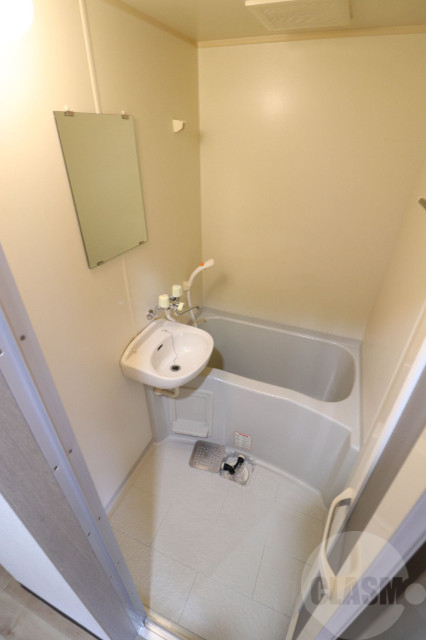 バス・シャワールーム　清潔感のあるバスルームです