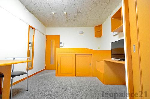 居室・リビング　備品や設備仕様は号室等により異なります現地をご確認下さい。