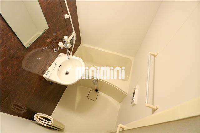 バス・シャワールーム　浴室乾燥機能と追い焚き機能付の浴室です