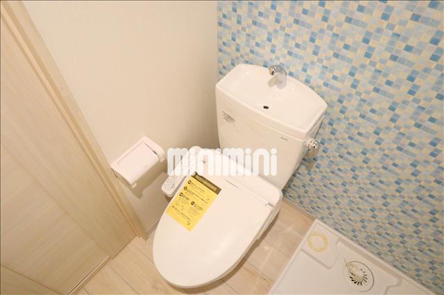 トイレ　温水洗浄便座付きのトイレです