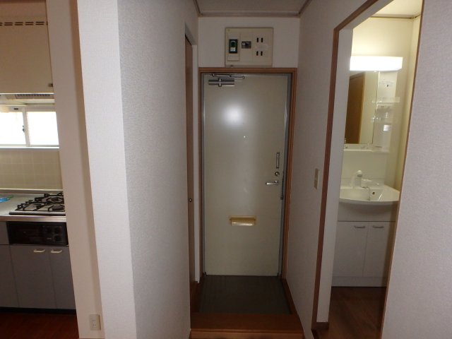 玄関　他のお部屋の参考写真となります。