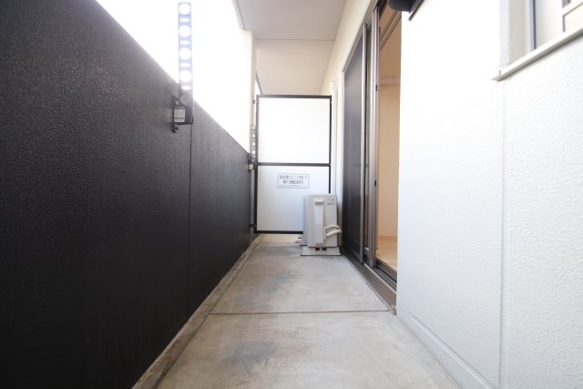 バルコニー　別部屋の写真です。※現状優先