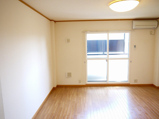 居室・リビング　ゆったりした居間です