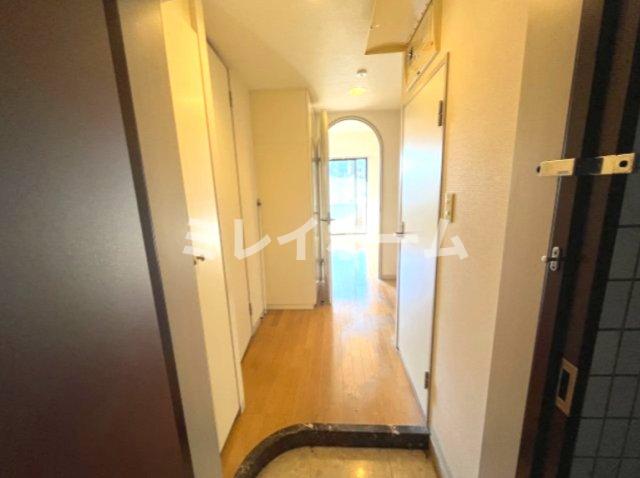 玄関　同建物内別のお部屋の参考写真になります。