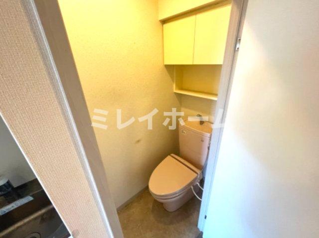 トイレ　同建物内別のお部屋の参考写真になります。