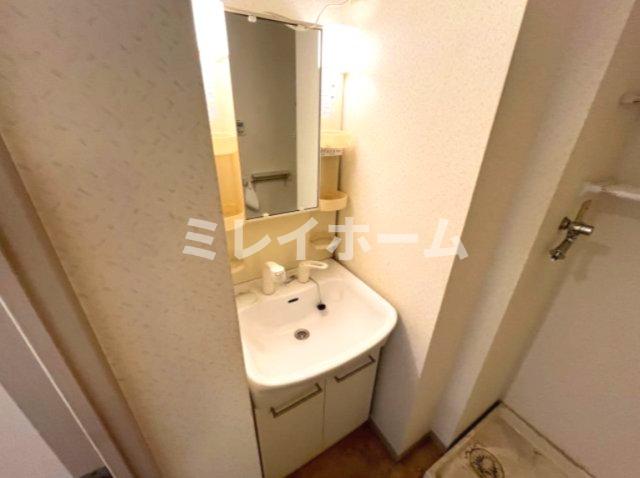 洗面設備　同建物内別のお部屋の参考写真になります。
