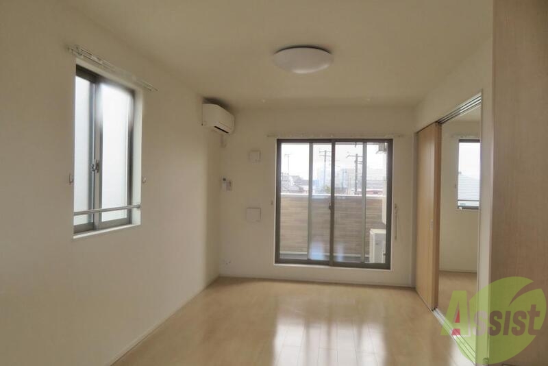 居室・リビング　広々とした解放感いっぱいのリビングになります。