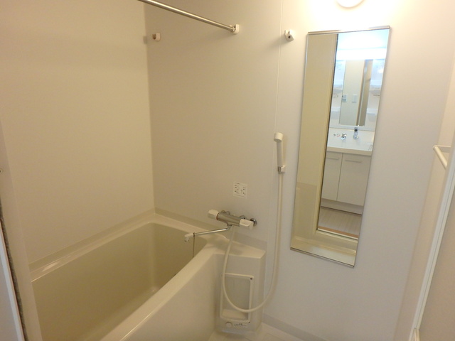 バス・シャワールーム　★ファミリーにはうれしい追焚き・浴室乾燥機付きのバスルーム★