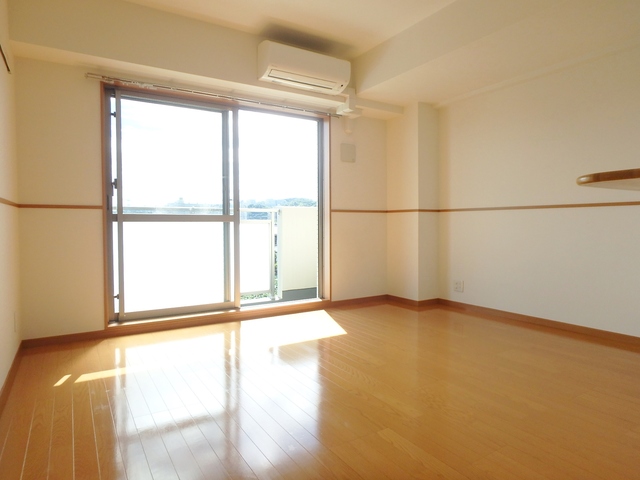 居室・リビング　【ＬＤＫ１１帖】　南西向きの明るいリビング★