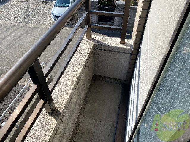 バルコニー　バルコニーは気持ちよく陽が当たります。洗濯物もよく乾きそう