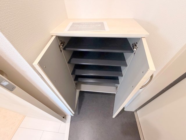 収納　大きいシューズボックスは靴がいっぱい入れれますね。