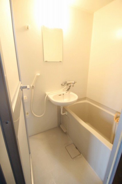 バス・シャワールーム　同物件別号室の写真です。