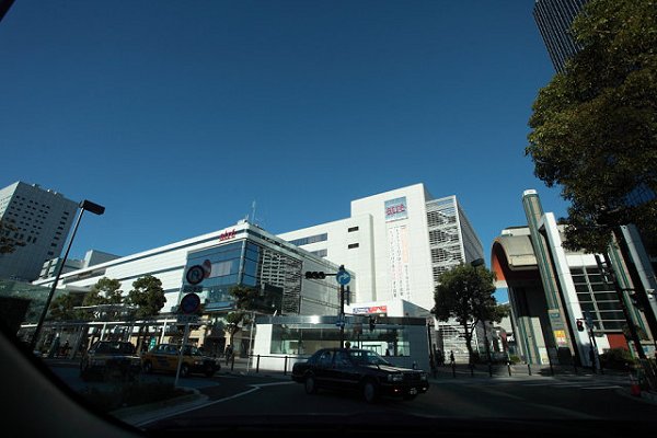 ショッピングセンター　川崎アゼリア（ショッピングセンター）まで903m