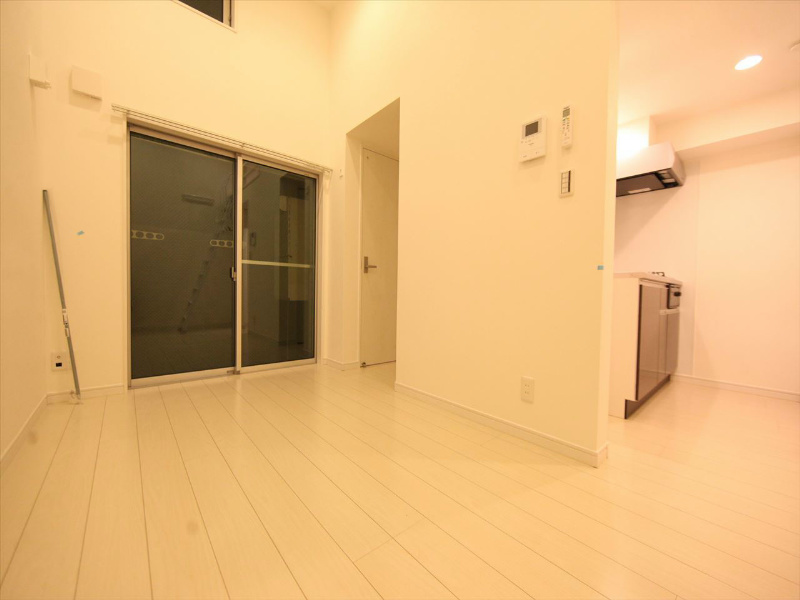 居室・リビング　洋室5.8帖　ロフト5帖（収納にも寝室にも使えます）