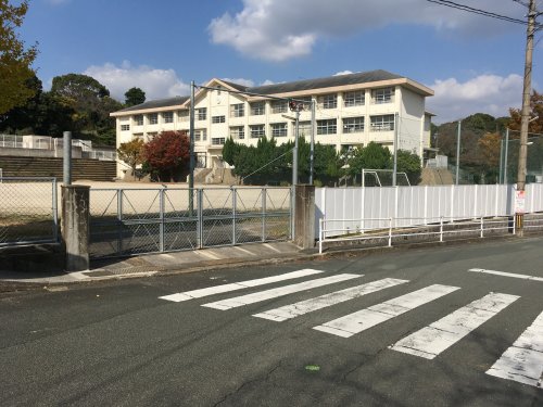 小学校　直方市立直方西小学校（小学校）まで675m