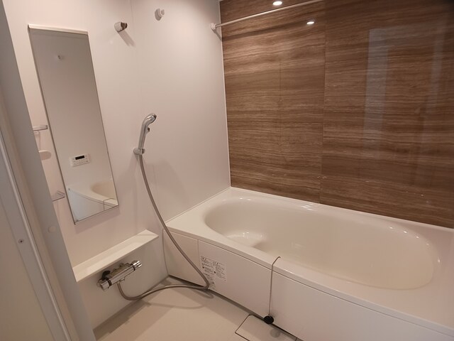 バス・シャワールーム　シャワー・追い焚き給湯