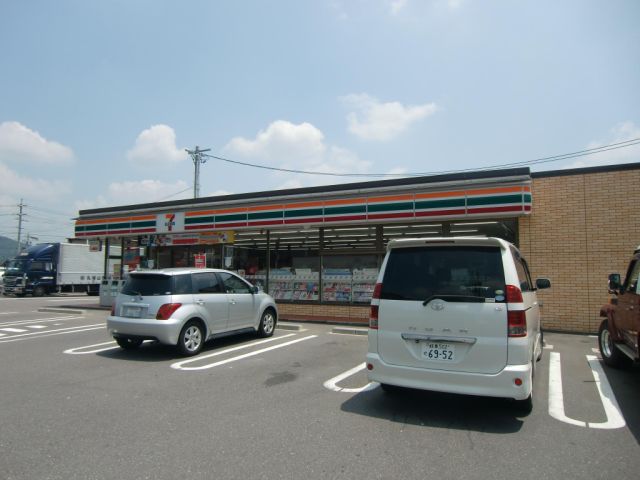 コンビニ　セブンイレブン（コンビニ）まで800m