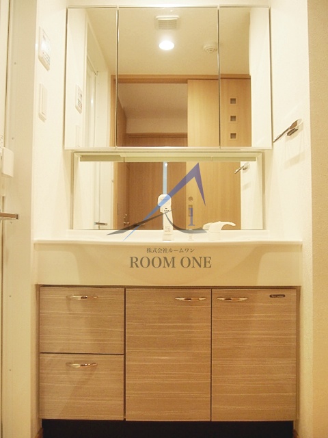 洗面設備　独立洗面台です。