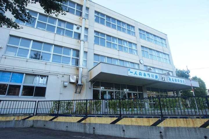 小学校　札幌市立ひばりが丘小学校（小学校）まで718m