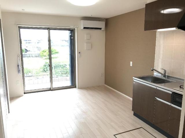 居室・リビング　室内