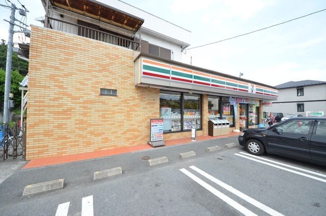 コンビニ　セブンイレブン八王子宮下町店（コンビニ）まで610m