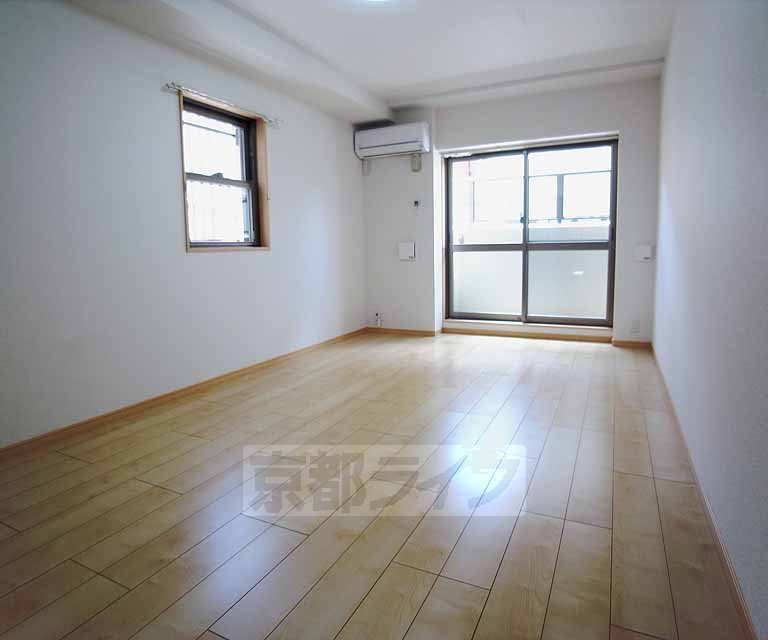 居室・リビング　広々としたお部屋です。