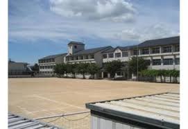 小学校　神戸市立伊川谷小学校（小学校）まで620m