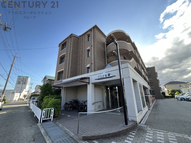 建物外観　敷地内に駐車場があります♪