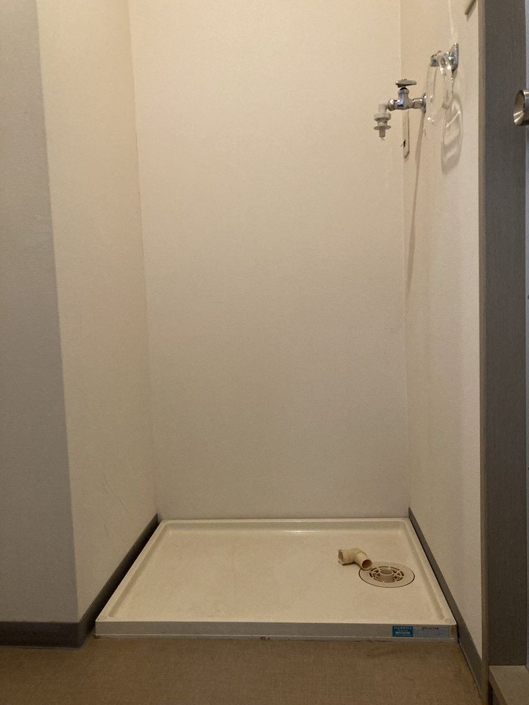 その他　洗濯防水パン・専用水栓・アース付き2口コンセント