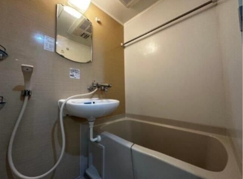 バス・シャワールーム　掲載写真は別のお部屋です（現況優先）