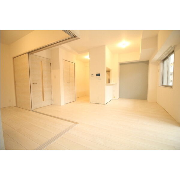 居室・リビング　同建物別部屋