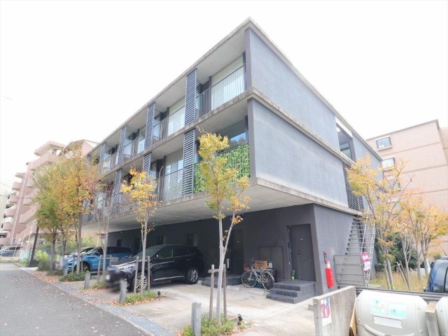 建物外観　お洒落なデザイナーズ物件です