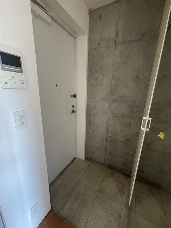 玄関　※写真は別部屋です