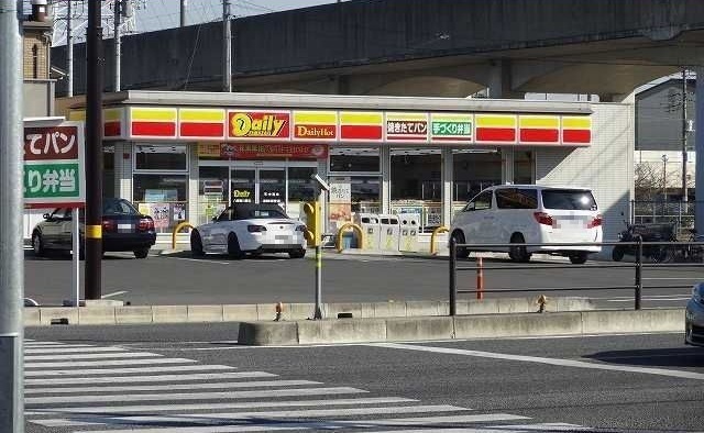コンビニ　デイリーヤマザキ八潮南川崎店（コンビニ）まで650m