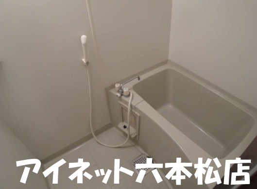 バス・シャワールーム　一日の疲れを癒しましょう。