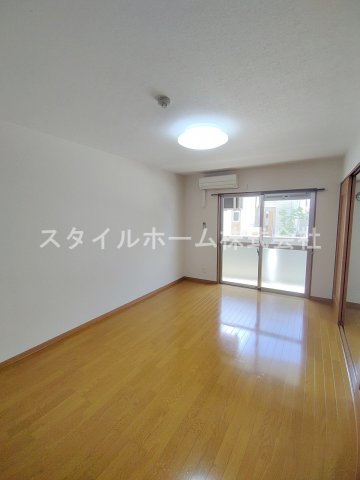 居室・リビング　別部屋写真です。