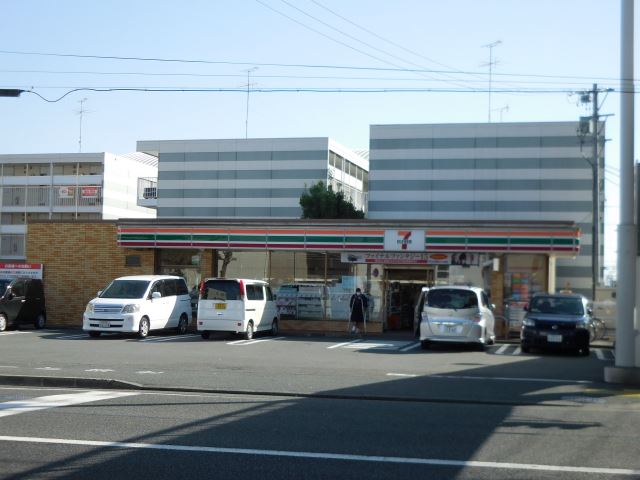 コンビニ　セブンイレブン（コンビニ）まで370m