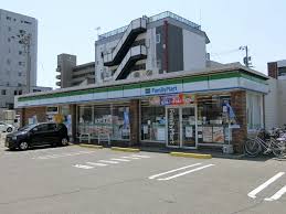 コンビニ　ファミリーマート 高松昭和店（コンビニ）まで103m