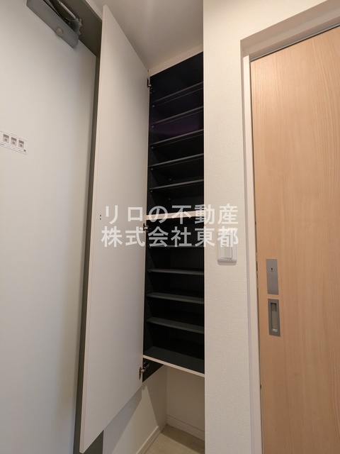 玄関　下駄箱付なので、玄関はいつでもスッキリ片付きますね☆