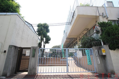 小学校　文京区立小日向台町小学校（小学校）まで369m