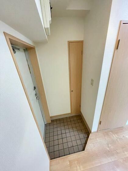 玄関　別部屋の参考写真です。