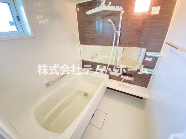 バス・シャワールーム　落ち着いた空間のお風呂です