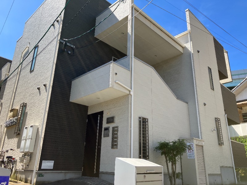 建物外観　2012年築の人気アパートです