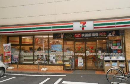 コンビニ　セブンイレブン 北区田端新町3丁目店（コンビニ）まで572m