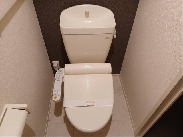 トイレ　温水洗浄便座