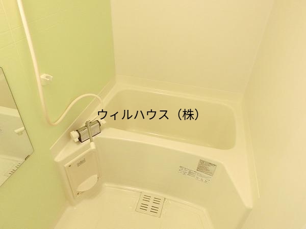 バス・シャワールーム　浴室乾燥機付きバス！